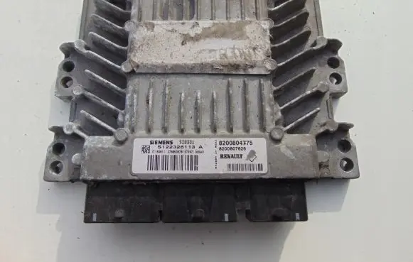 Renault Megane II Engine control unit/module S122326113A