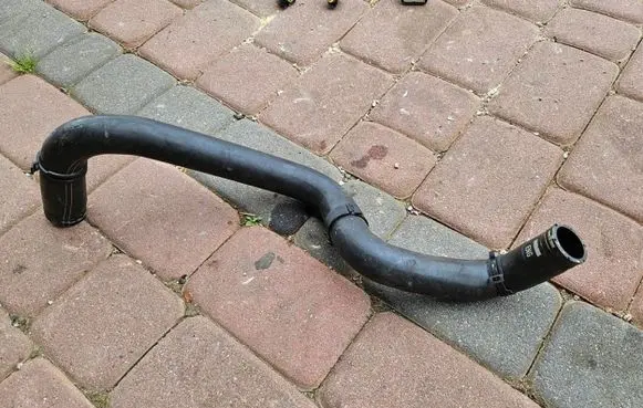 Opel Insignia B Engine coolant pipe/hose 39144346