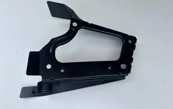 Volvo XC90 Fender mounting bracket 8625335