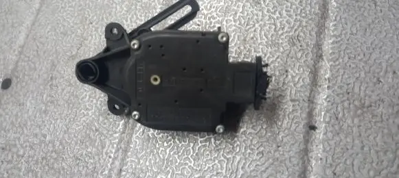 Volkswagen Golf III Coolant heater control valve 