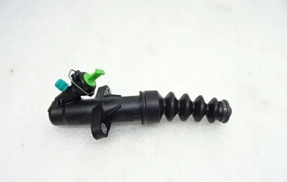 Peugeot 208 II Clutch slave cylinder 9824245080