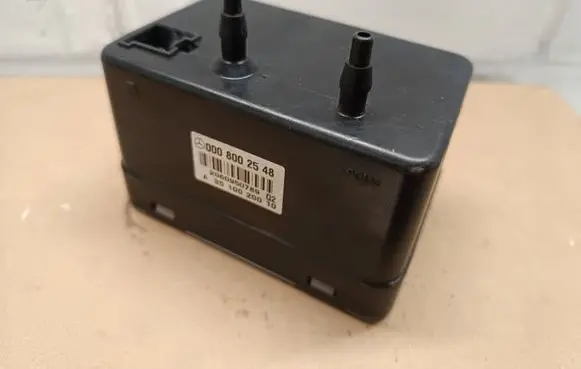 Mercedes-Benz ML W164 Central locking vacuum pump 0008002548 A3510020010 2060950789