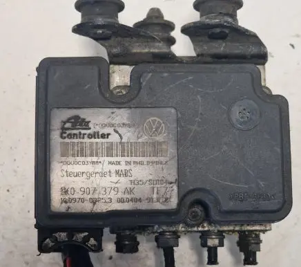 Volkswagen Golf V ABS Pump 1K0907379AK DQU0C03Y88 000404913E2