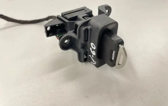 Volvo V60 Ignition lock AH4N15607AE 28227917 CCAB09LP0300T0