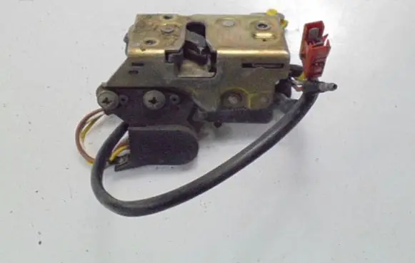Ford Granada Front door lock 82GBF220K75AA