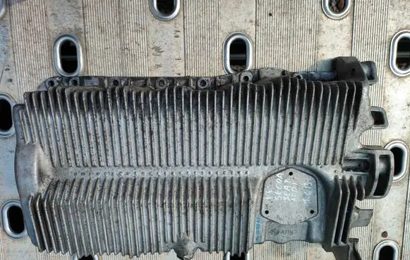 Volkswagen Golf V Oil sump 06A103603AJ