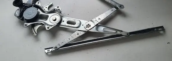 Toyota RAV 4 (XA40) Front door window regulator motor 8571042120