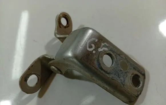 Toyota Corolla Verso AR10 Rear door lower hinge