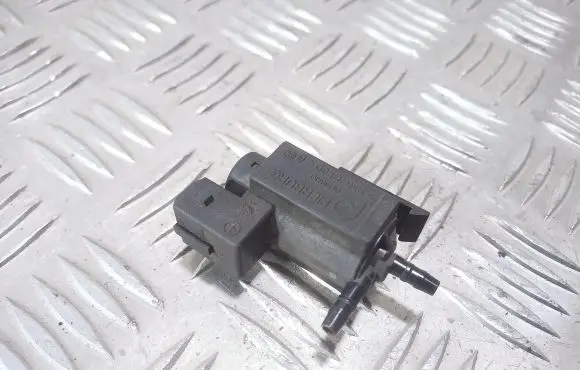 BMW 1 E82 E88 Turbo solenoid valve 7810831