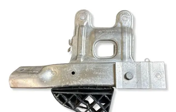 BMW 4 F32 F33 Radiator support slam panel bracket 10031013