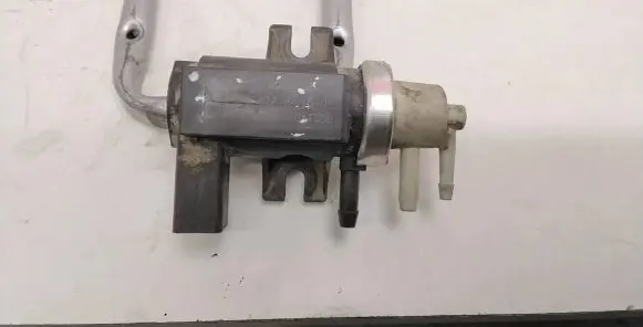 Audi A4 S4 B6 8E 8H Turbo solenoid valve 1J0906627B 72290345 041098