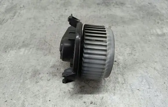 Suzuki Swift I Heater fan/blower AV2727000311DENSO