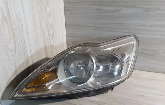 Ford Focus Headlight/headlamp 8M5113W030AE