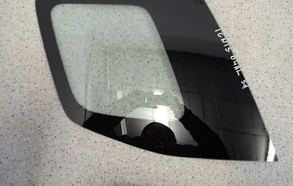 Suzuki Ignis Side middle window/glass 