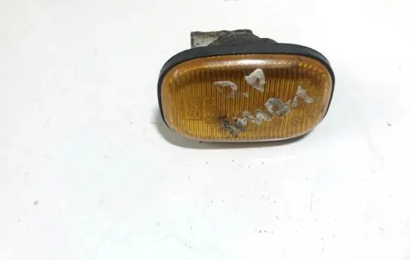 Toyota Avensis Verso Front fender indicator light