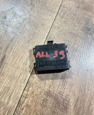 Mercedes-Benz E W211 Rain sensor A2118202285 5DC00842402