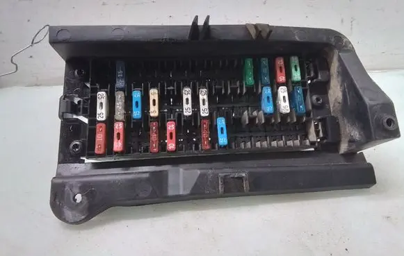 Renault Trafic II (X83) Fuse module 1810916000