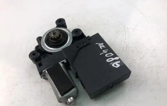 Volvo S40 Front door window regulator motor 979038100
