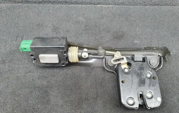 Audi TT Mk1 Tailgate/trunk/boot lock/catch/latch 8N0827505B