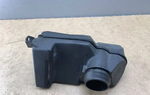 BMW 5 E39 Air intake duct part 1703028 13711703028