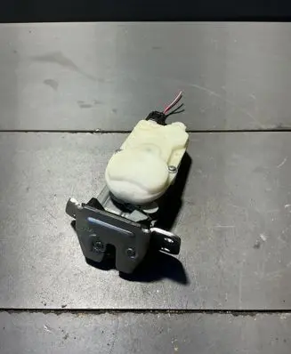 Tailgate/trunk/boot lock/catch/latch