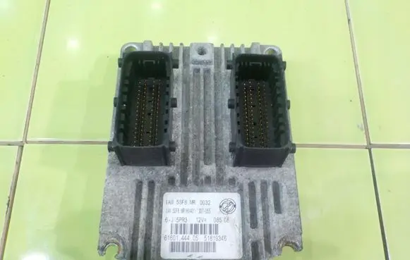 Fiat 500 Engine control unit/module 51819346