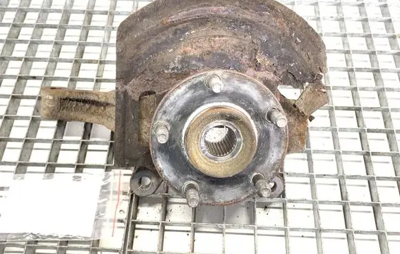 Nissan Qashqai Front wheel hub spindle knuckle
