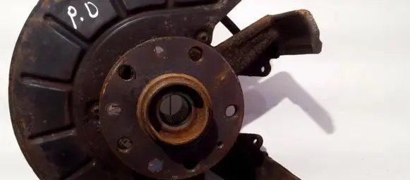 Volkswagen Golf V Front wheel hub