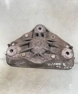 Volkswagen Touareg I Coil spring mount 