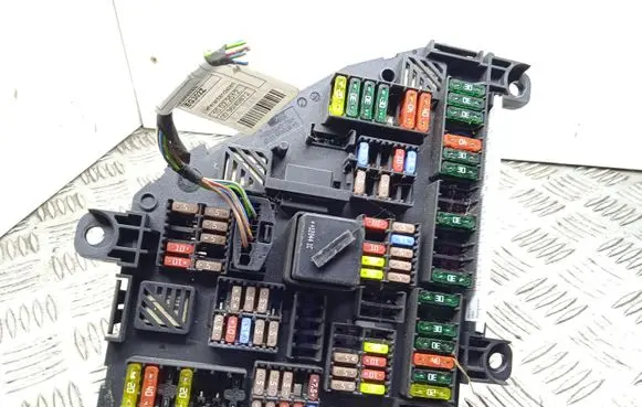 BMW 5 F10 F11 Fuse module 9257426