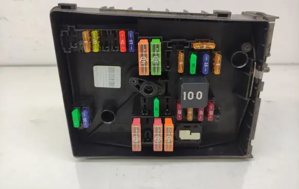 Skoda Yeti (5L) Fuse module 1K0937118