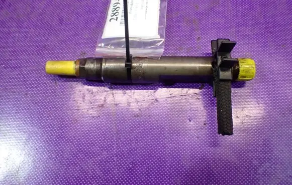 Volvo S40, V40 Fuel injector 7700875036