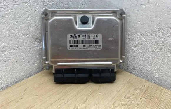 Volkswagen PASSAT B5 Engine control unit/module 038906019KD 1039S01966 0281011205