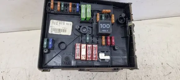 Volkswagen Jetta V Fuse box set 1K0937132F