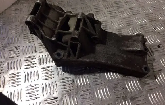 Volkswagen Golf III Generator/alternator bracket 032145169H