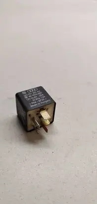 Volkswagen PASSAT B5.5 Other relay 43951253AA