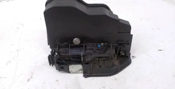 BMW X1 E84 Front door lock 7202145