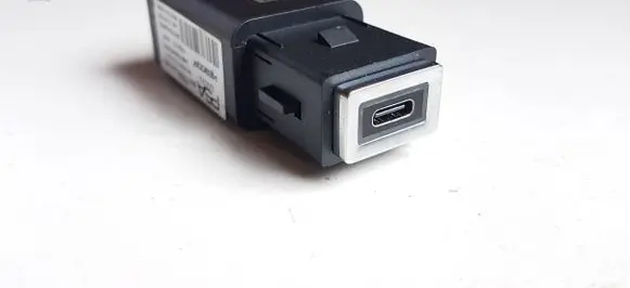 Peugeot 2008 II USB socket connector 98313506VV 98380610VV