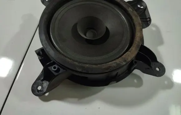 Volvo V70 Front door speaker 30679500