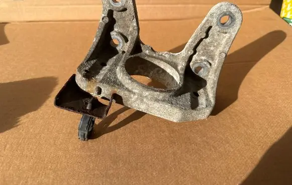 Opel Vivaro Gearbox mounting bracket 8200219372A