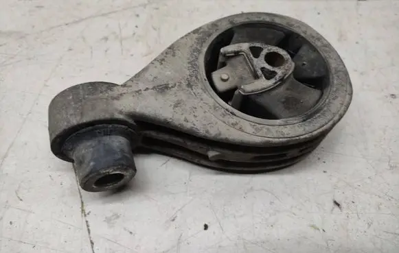 Nissan Qashqai Engine mount bracket 8200277221