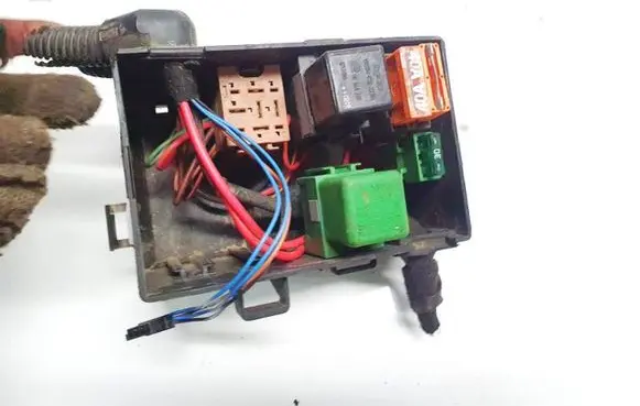 Opel Zafira A Fuse box set 90560119 2945 905601192945