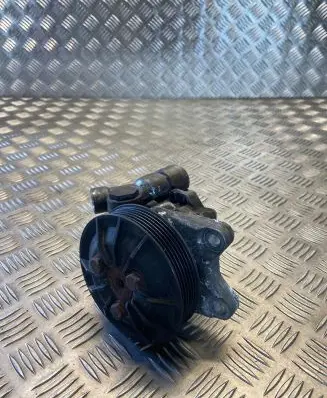 BMW 5 E60 E61 Power steering pump 735242102