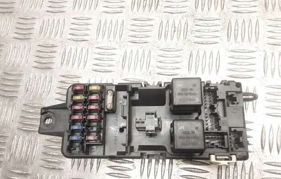 Mitsubishi Carisma Fuse module