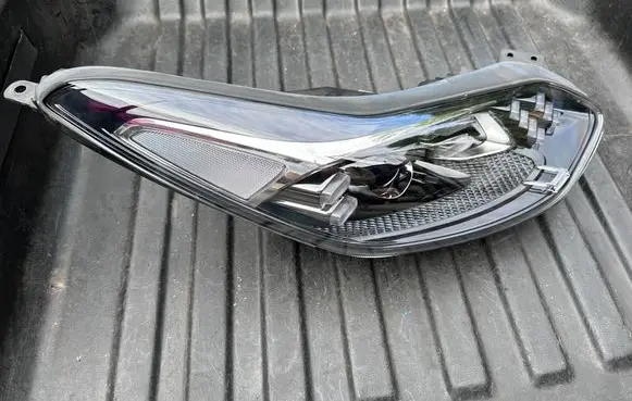 KIA Sportage Headlight/headlamp 92102F1510 F192152610 F192152600
