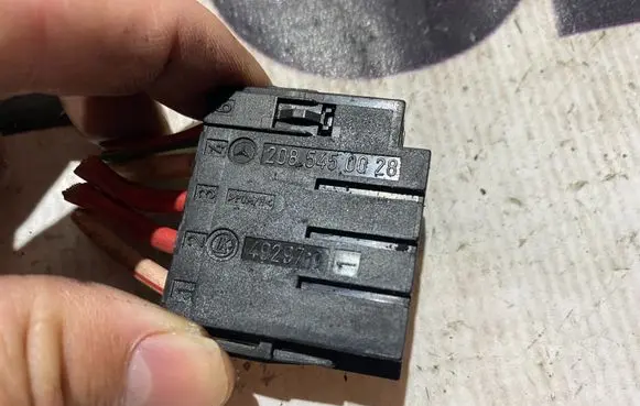 Mercedes-Benz C W202 Cruise control stalk a2085450028 2085450028