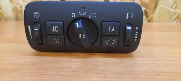 Volvo V70 Light switch 30739415 04066302