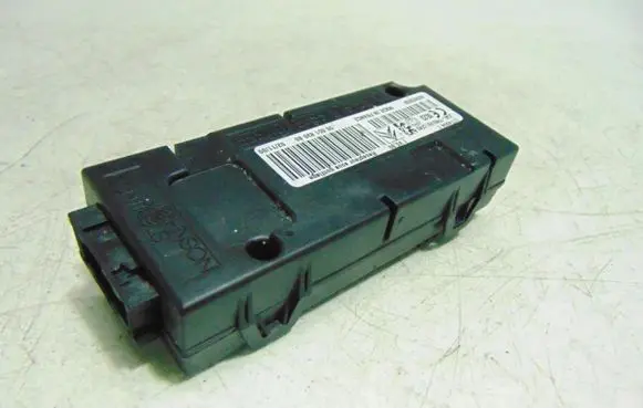 Peugeot 307 Trunk lid opening control unit 
