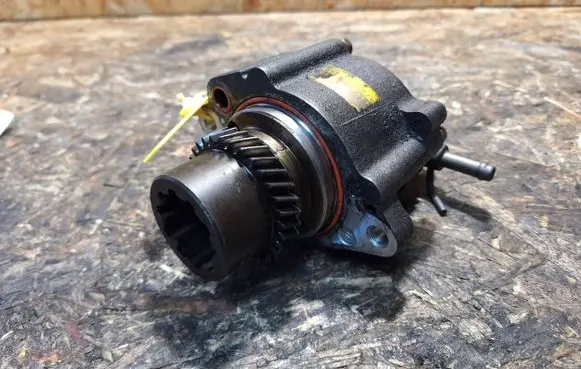Toyota Land Cruiser (J120) Vacuum pump 29300-67020