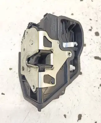 BMW X3 E83 Front door lock 7202146 A053702